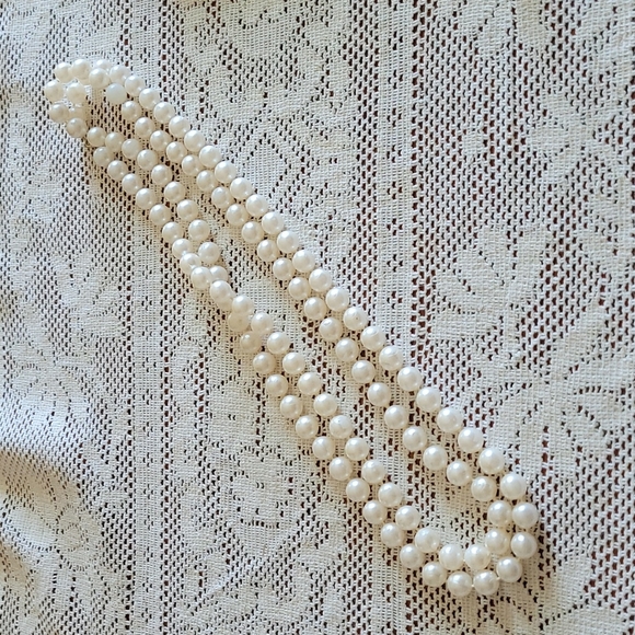 Long faux string pearls FREE with Bundle - Picture 2 of 4